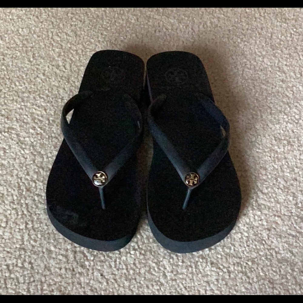 TORY BURCH flip flops, black